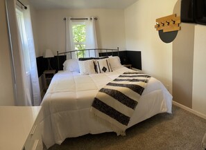 3 bedrooms, desk, iron/ironing board, travel cot