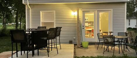 تناول الطعام بالخارج