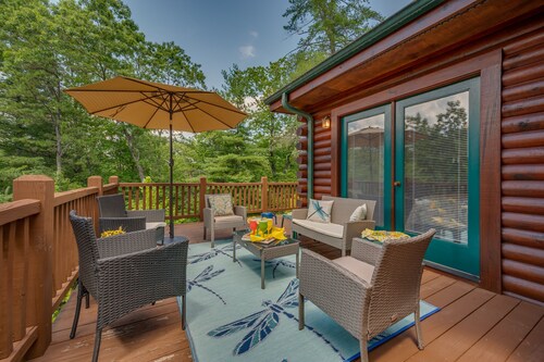Spacious Log Cabin in community with Lake and River Access.
