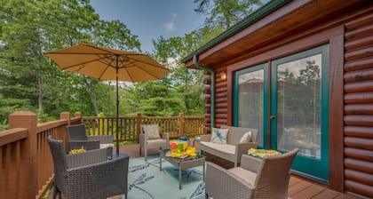 Spacious Log Cabin in community with Lake and River Access.