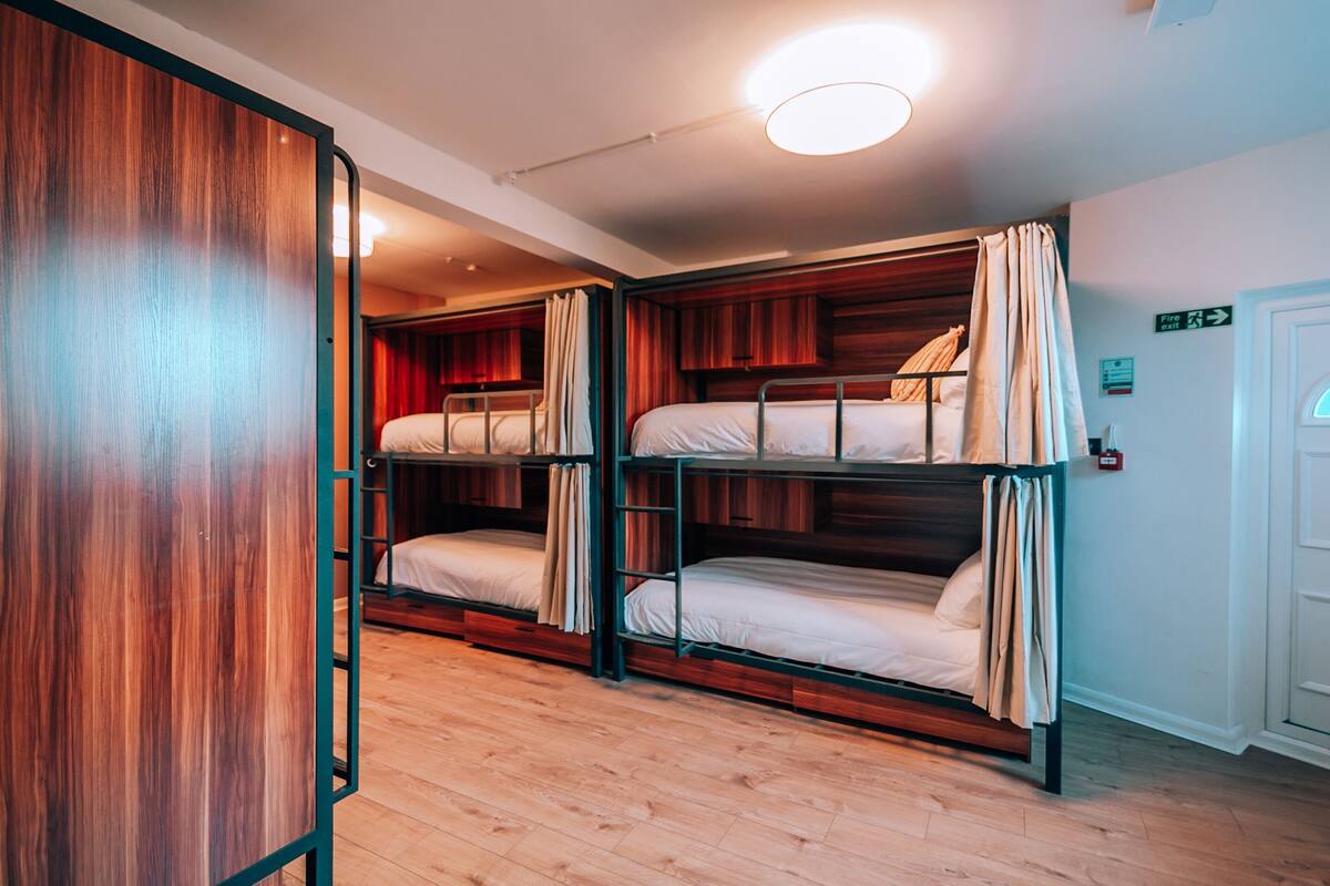 Hypo-allergenic bedding available, WiFi (free), bed sheets