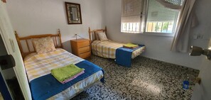 6 dormitorios, tabla de planchar con plancha, wifi gratis y ropa de cama