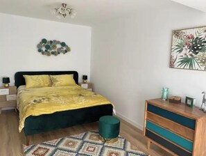 3 slaapkamers, een strijkplank/strijkijzer, wifi