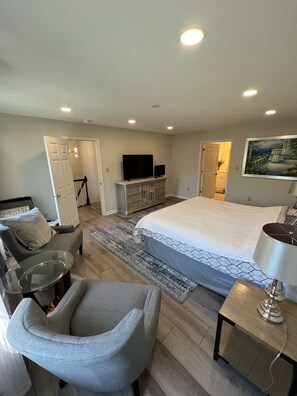 5 bedrooms, desk, free WiFi, bed sheets