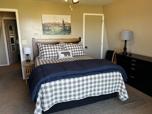2 bedrooms, travel crib, free WiFi