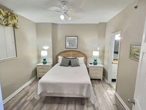 4 bedrooms, iron/ironing board, free WiFi, bed sheets - Spacious 4 Bedroom / 3 Bath beach condo sleeps 12 (Miramar Beach)