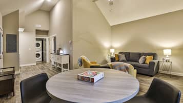 Grand Villa, 2 Bedrooms, Kitchenette, Mountainside | Living area | 32-inch flat-screen TV with digital channels, TV, pay movies
