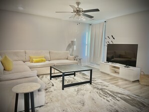 Living area - Entire House for you by Ft. Campbell and Casino (Clarksville)