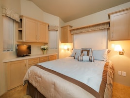 Cottage | Free WiFi, bed sheets