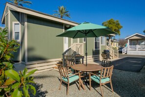 Cottage | Terrace/patio - The Cottages at Golden Village Palms RV Resort (Hemet)