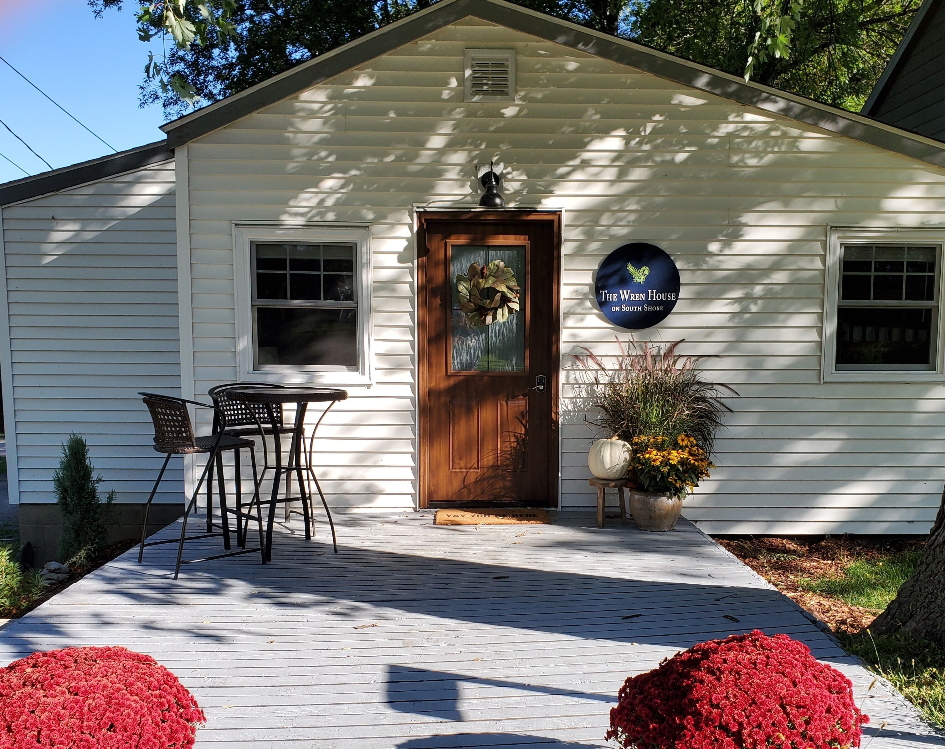 The Wren House- Close to beach, PM Park, Tiki Bar and Clear Lake State Park in Clear Lake, United States