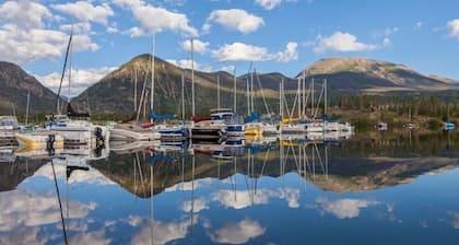 Spacious Mountain Chalet on Shuttle route min to Breckenridge