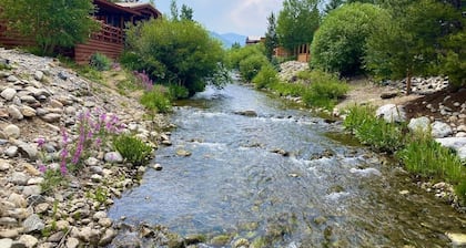 Spacious Mountain Chalet on Shuttle route min to Breckenridge