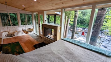 1 bedroom, desk, free WiFi, bed sheets