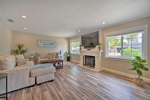 TV, fireplace