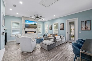 Smart TV, chimenea, videojuegos y tenis de mesa