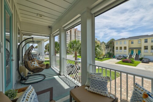 STEPS from the BEACH-Ultimate Luxury Beach House