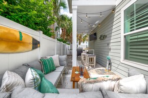 Outdoor dining - Ocean View Bliss | Steps to Sand with Balcony (Jacksonville Beach)