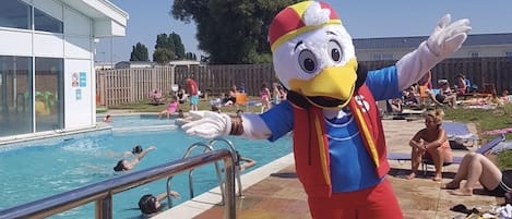 Piscine intérieure, piscine extérieure