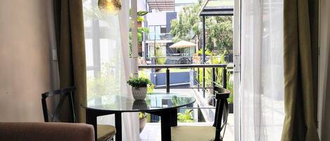 Executive Room, 1 Double Bed (Puebla) | Living area | 32-inch Smart TV with digital channels, TV