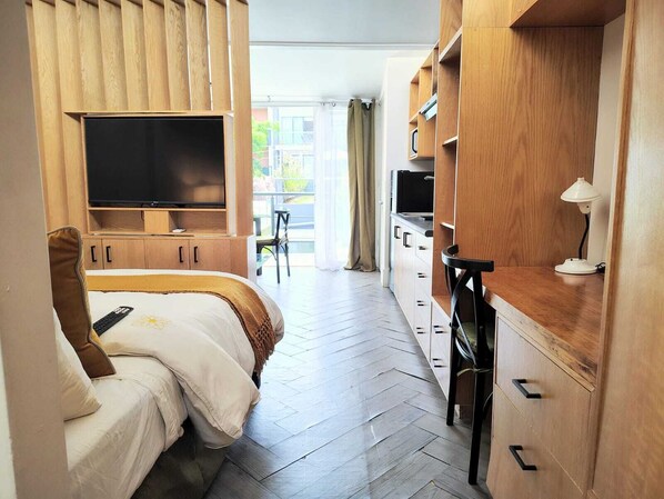 エグゼクティブ ルーム ダブルベッド 1 台 (Puebla) | リビング エリア | 32 インチのスマートテレビ (デジタル放送視聴可)、テレビ