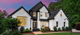 Luxurious & Private Lake Front Home! Renovated! Close to shopping & restaurants