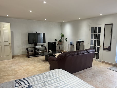 1 camera, Wi-Fi gratuito. Spacious Basement in Montreal