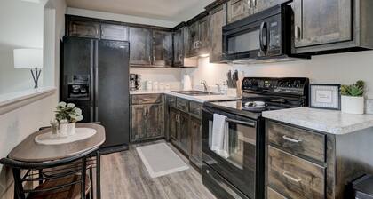 The Tanner Place- Renovated and Cozy 1 Bed Apt