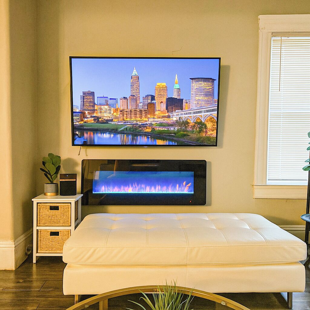 5 bedrooms, desk, iron/ironing board, WiFi