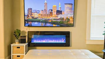 5 bedrooms, desk, iron/ironing board, WiFi