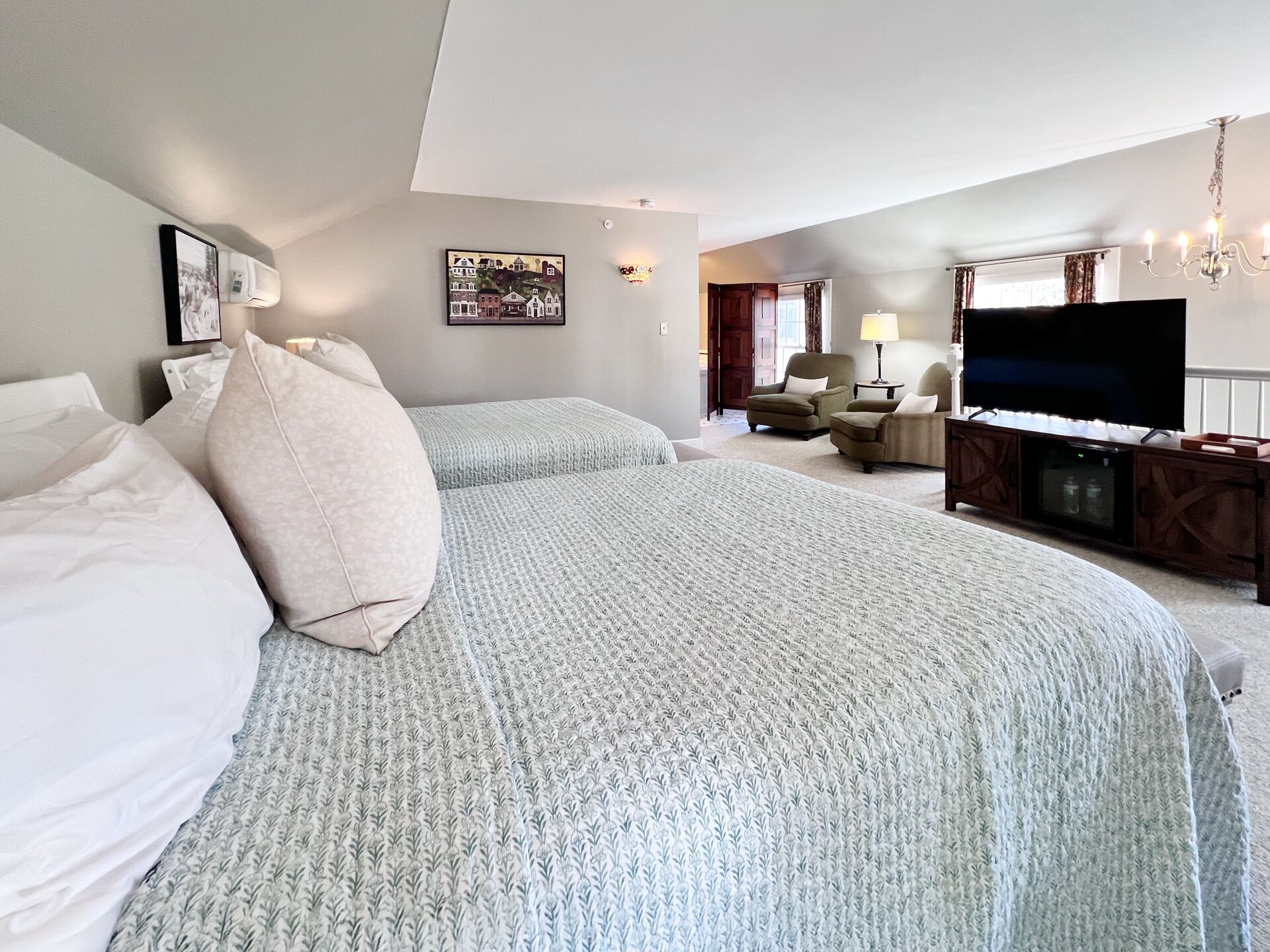 家庭双人房 | 高档床上用品、泰普尔床垫、特色装修、特色家居