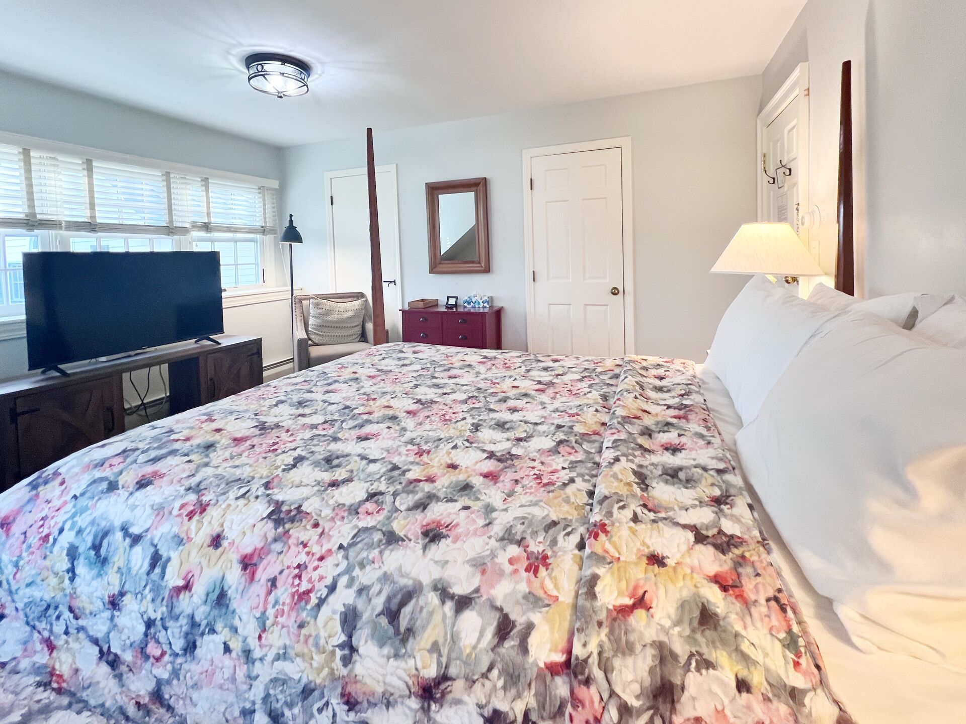 基础单人房 | 高档床上用品、泰普尔床垫、特色装修、特色家居