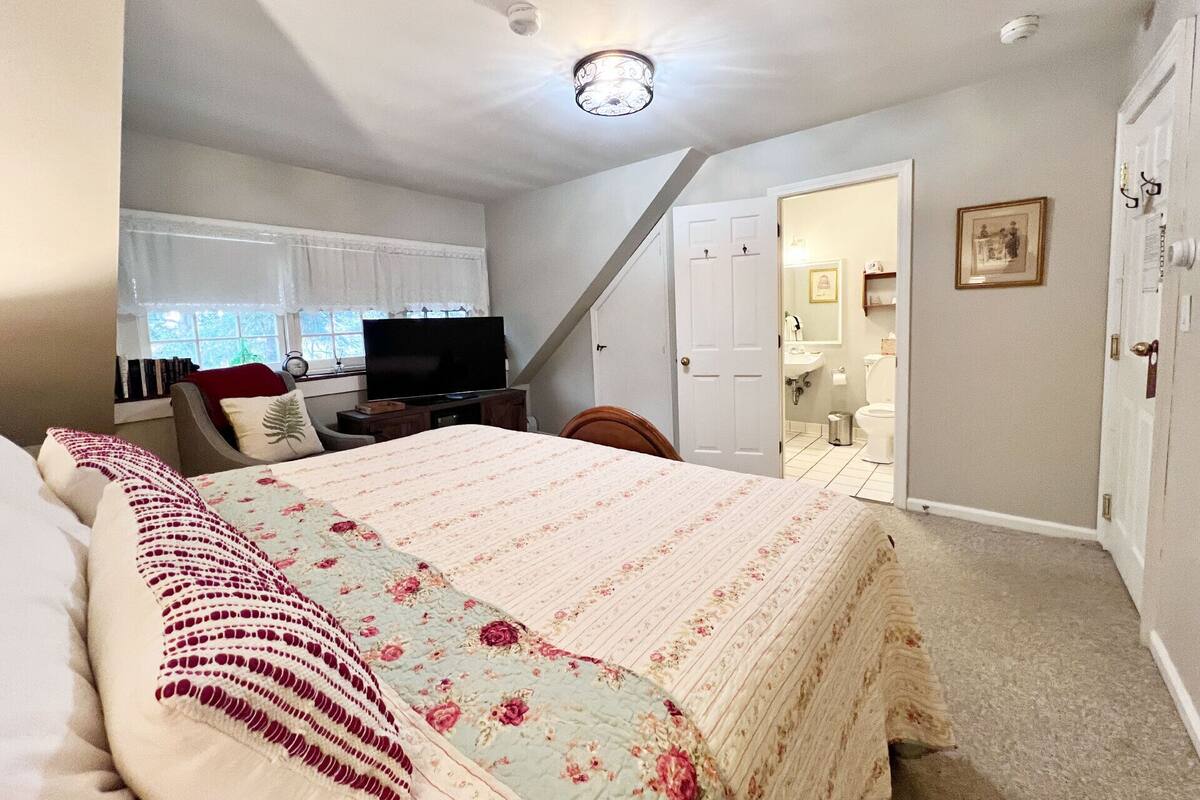 Ropa de cama de alta calidad, colchones Tempur-Pedic y wifi gratis 