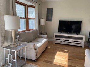 Smart TV, fireplace