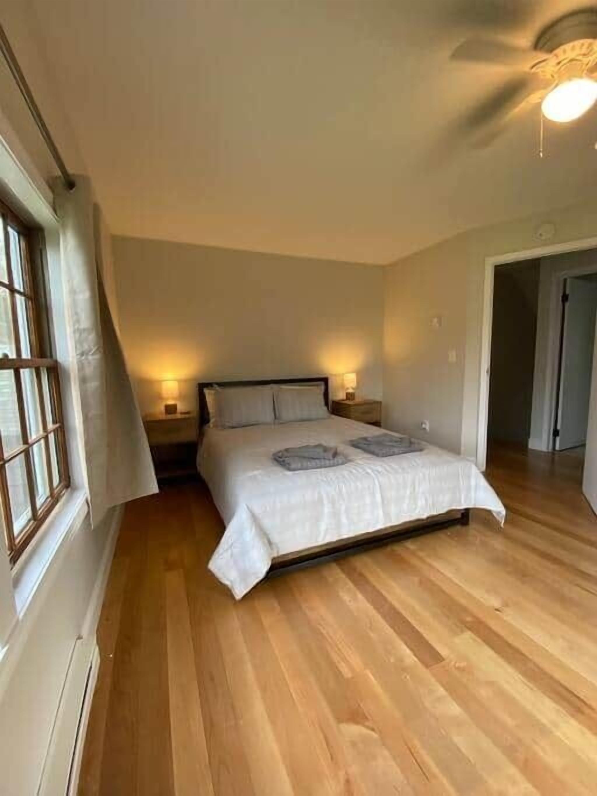 3 habitaciones, escritorio, tabla de planchar con plancha y wifi gratis 
