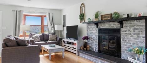 Smart TV, fireplace