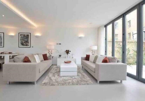 Central London Luxurious 4 Bed Show Home in Islington