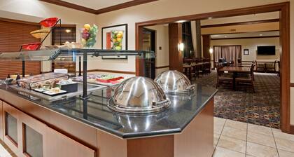 Pool. Gym. Near Aurora Medical Center!