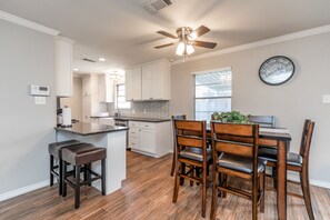 Fridge, microwave, stovetop, dishwasher - Lavish Living on 37 W/ Private Pool - Heated Pool Optional (Nederland)