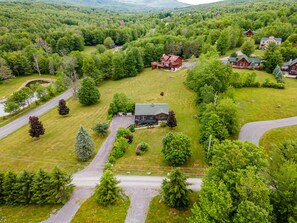 Exterior - Rustic Mountain view Cabin 5 mins to Ski Area! (Windham)