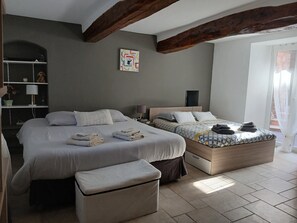 3 bedrooms, desk, iron/ironing board, travel cot
