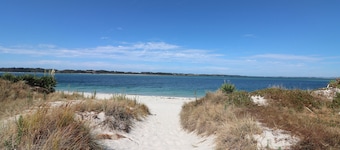 'The Bach' Relaxed Holiday Accommodation Kaimaumau