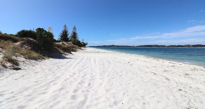 'The Bach' Relaxed Holiday Accommodation Kaimaumau