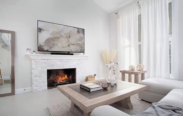 Télévision, cheminée