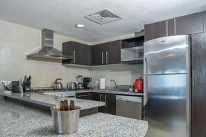 Fridge, microwave, oven, stovetop