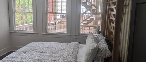 2 多间卧室、熨斗/熨衣板、收费 WiFi、床单