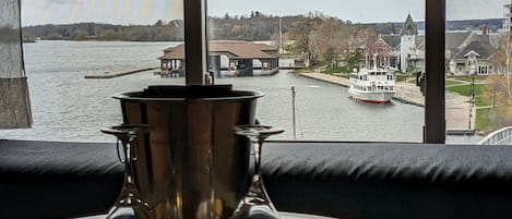 Suite de lujo | 1 dormitorio, ropa de cama de alta calidad, decoración individual