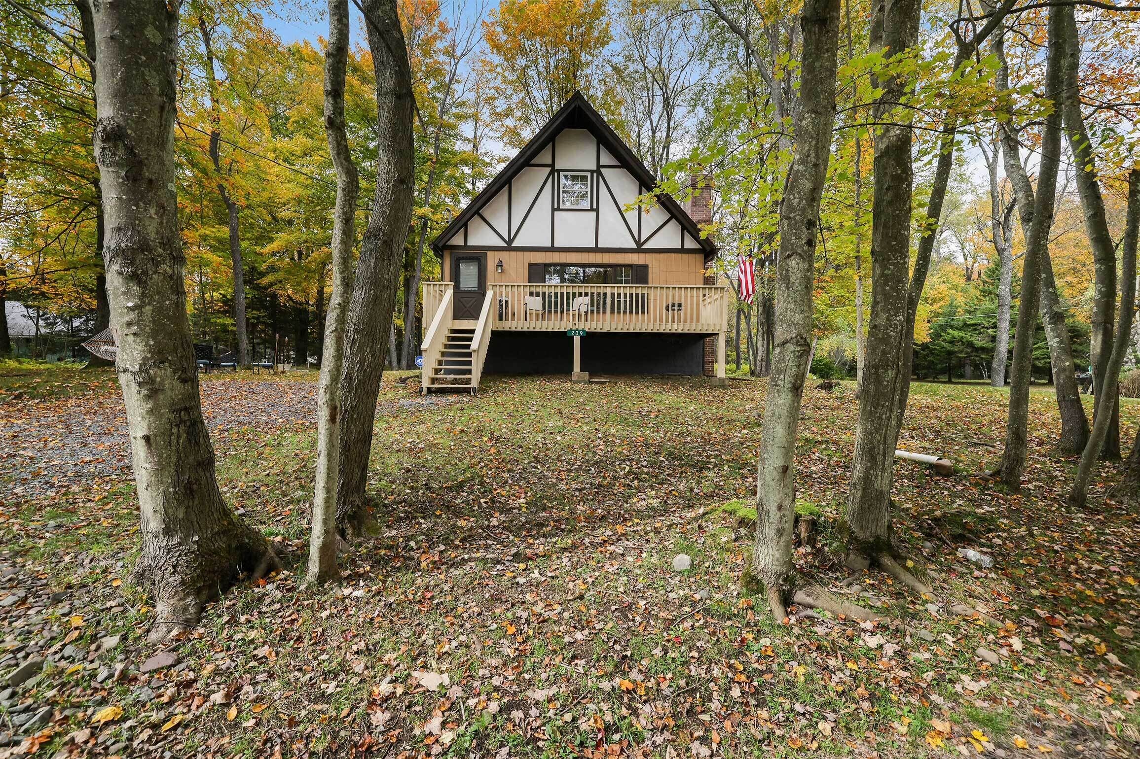 Tree-Lined Pocono Lake Cabin, Game Room On-Site!