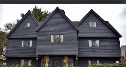 House near down town Salem
