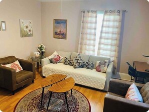 Smart TV, fireplace